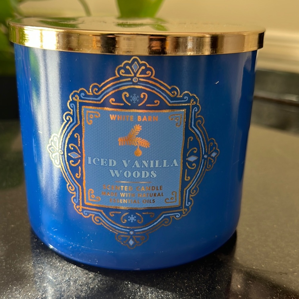 White Barn Iced Vanilla Woods - Scented 3 Wick Candle 14.5 oz